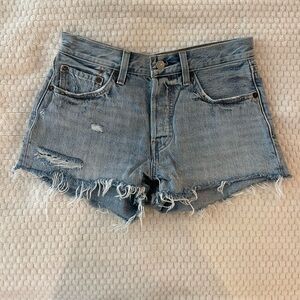 levi’s 501 blue denim shorts